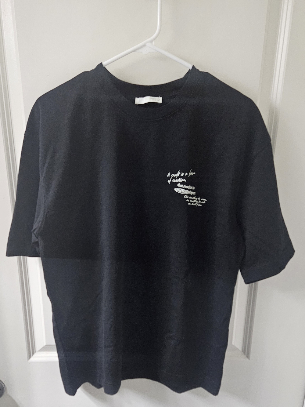Zara Black Short-Sleeve Tee with Small White Chest Graphic - Picture 4 of 12